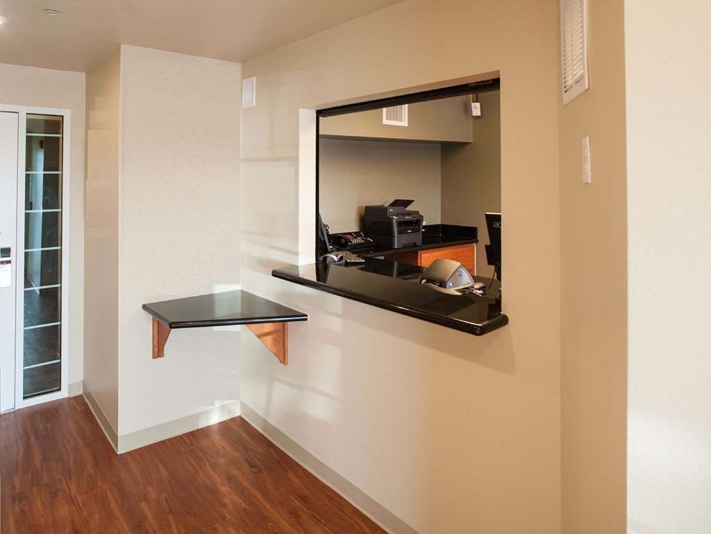 Woodspring Suites Des Moines Pleasant Hill Interior photo