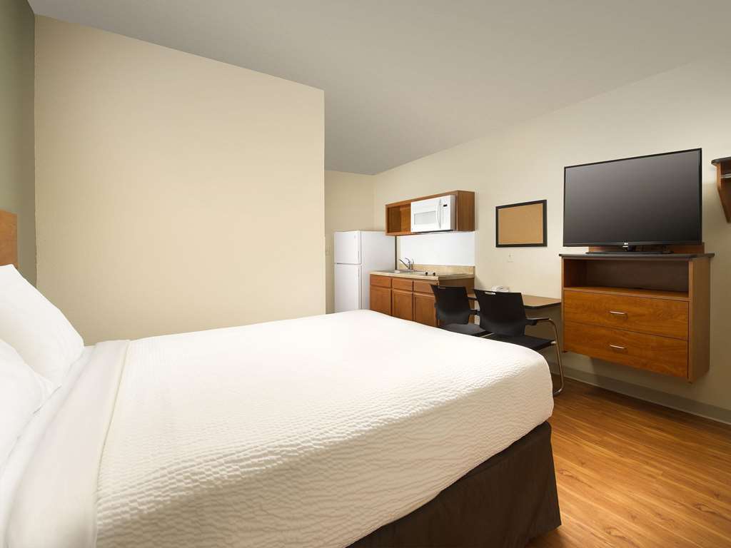 Woodspring Suites Des Moines Pleasant Hill Room photo